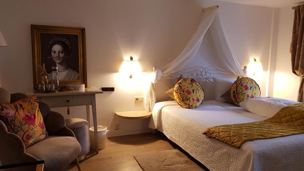 Das Kleine Hotel Iphofen, Fruehstueckszauber, No Waste, Nachhaltig, Nahe Aller Weingueter, Knauf Gips Kg Und Connekt, Kleines Secret Mit Garten & Terrassen, Tv Mirrorring, 55" Tv, Fine Dining, Hunde Willkommen Luaran gambar